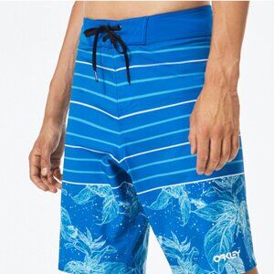 EUC Oakley Blue Striped/Floral Retro Split 21 Board Shorts in Men's 36
